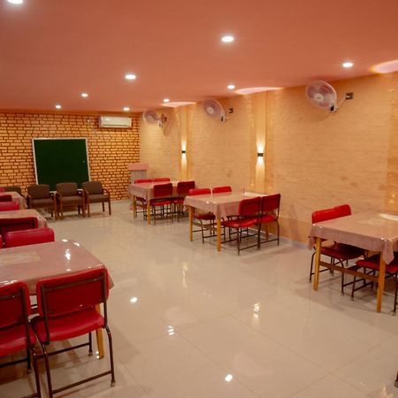 Galaxy Guest House Bhairāhawā Buitenkant foto