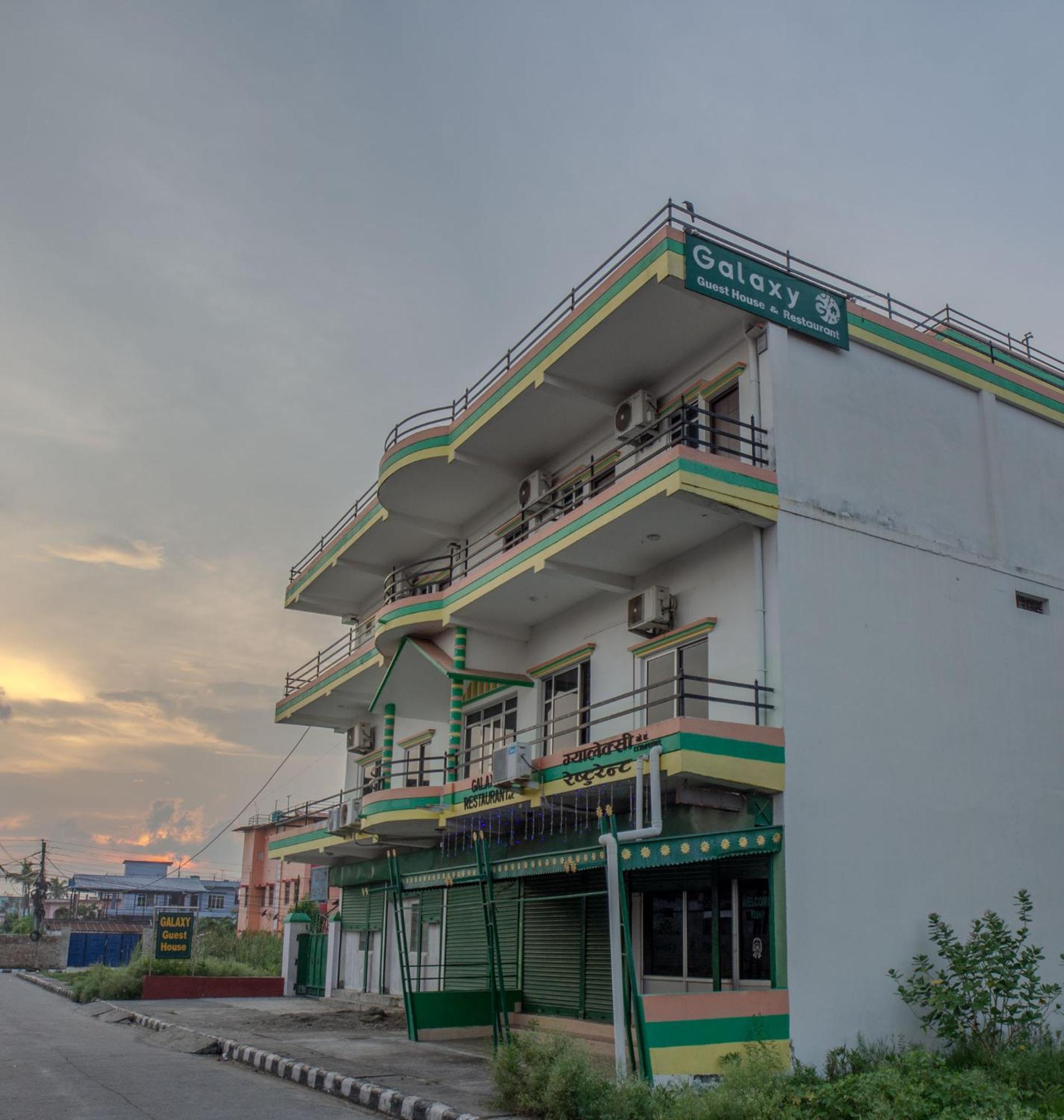 Galaxy Guest House Bhairāhawā Buitenkant foto