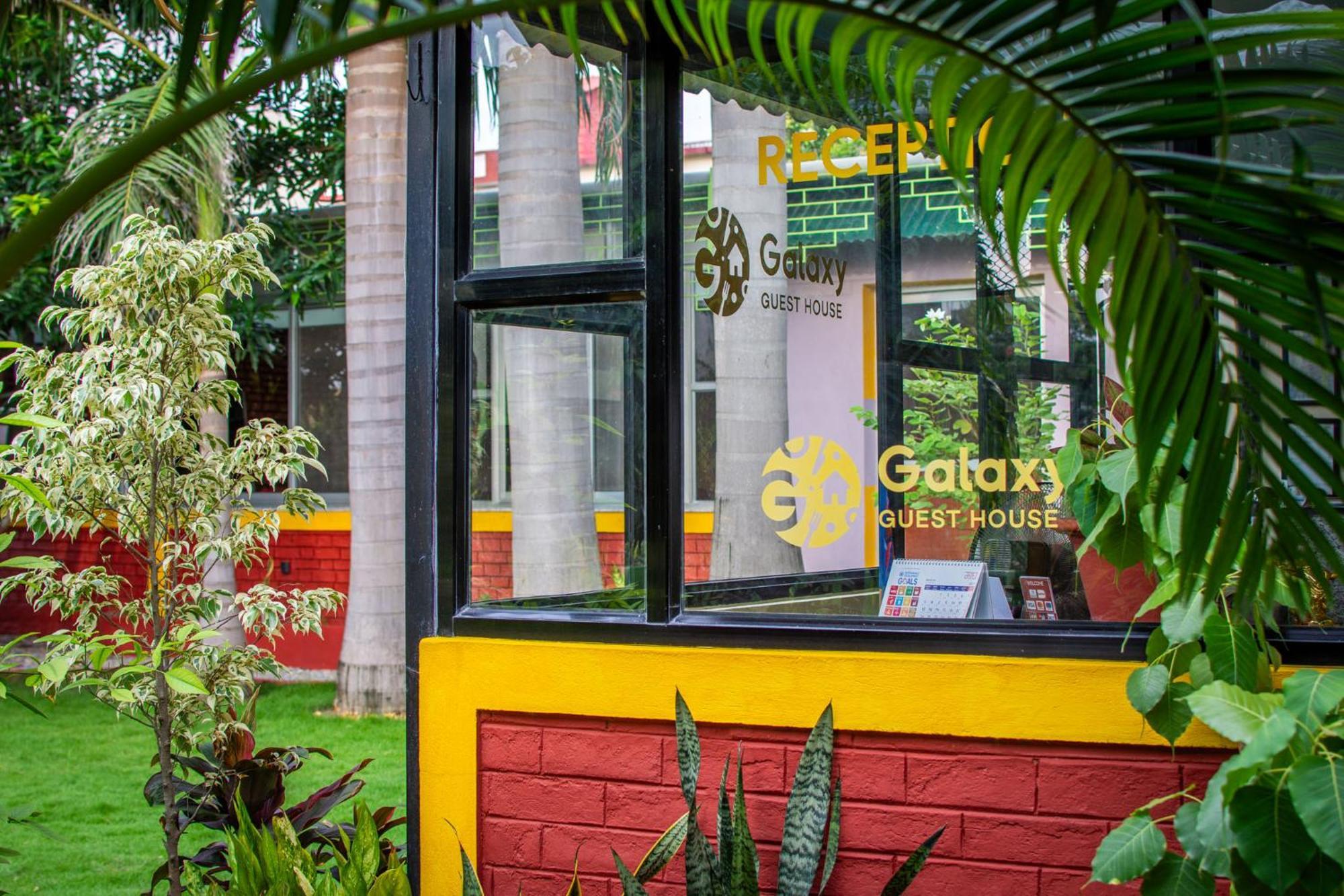 Galaxy Guest House Bhairāhawā Buitenkant foto