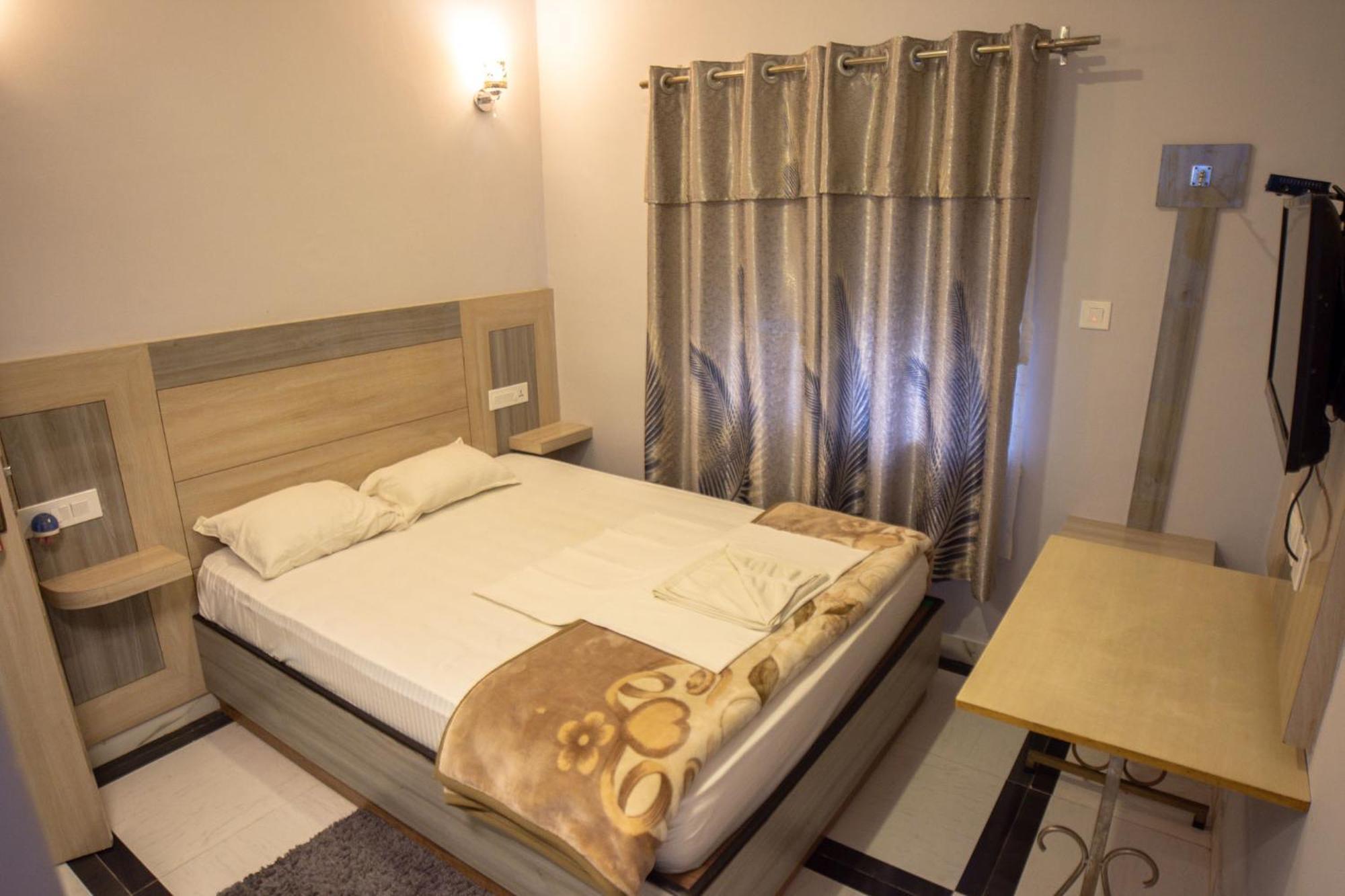 Galaxy Guest House Bhairāhawā Buitenkant foto