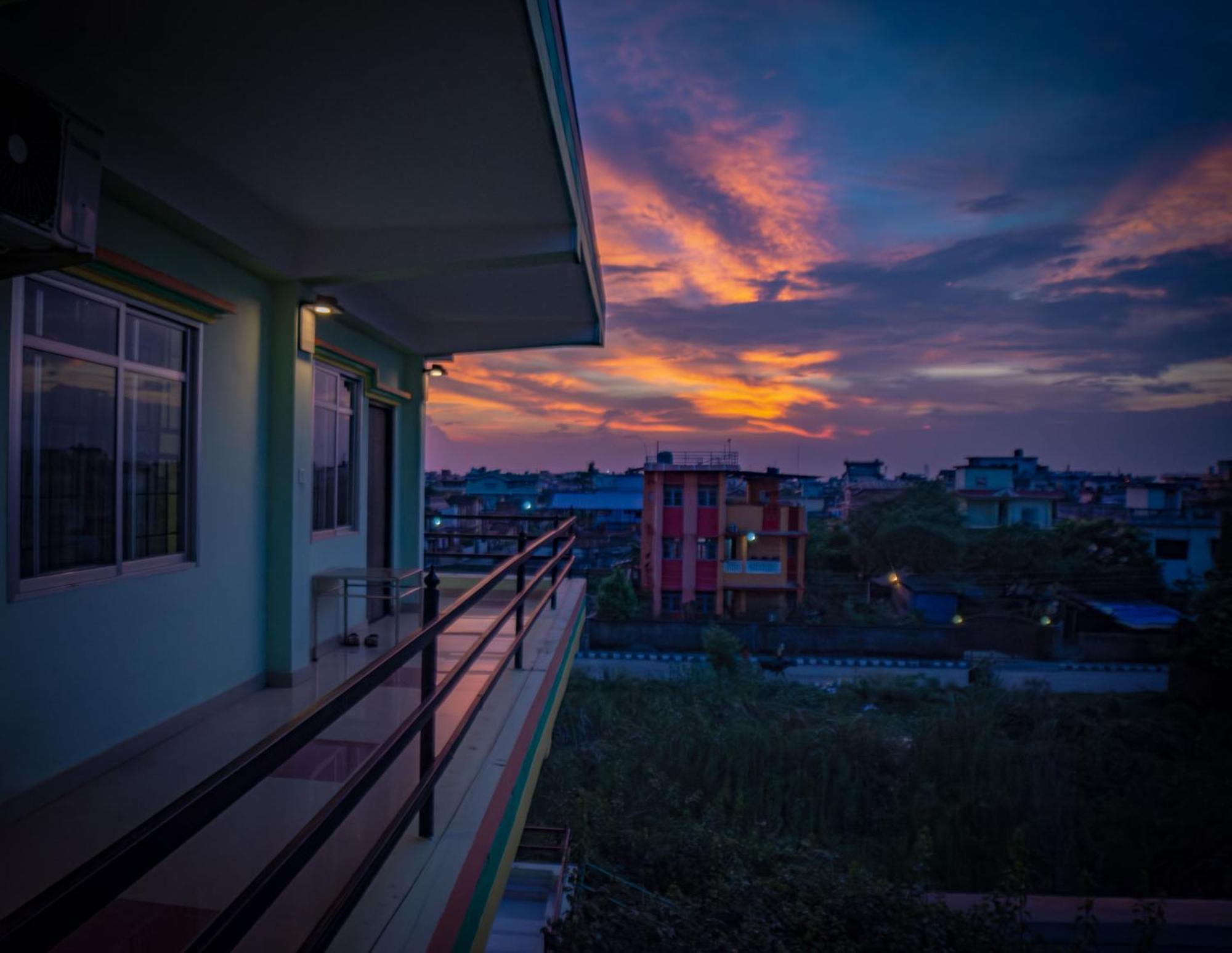 Galaxy Guest House Bhairāhawā Buitenkant foto