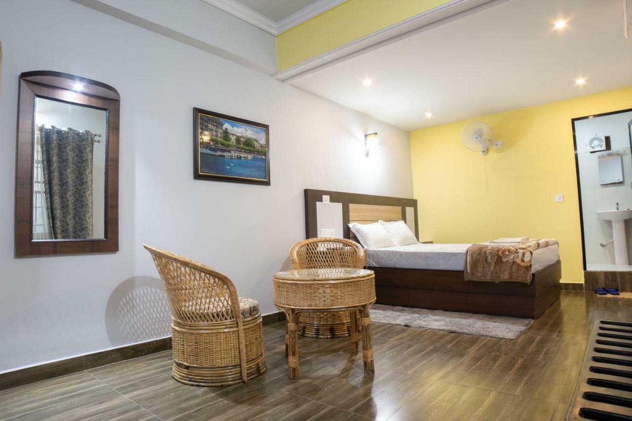 Galaxy Guest House Bhairāhawā Buitenkant foto