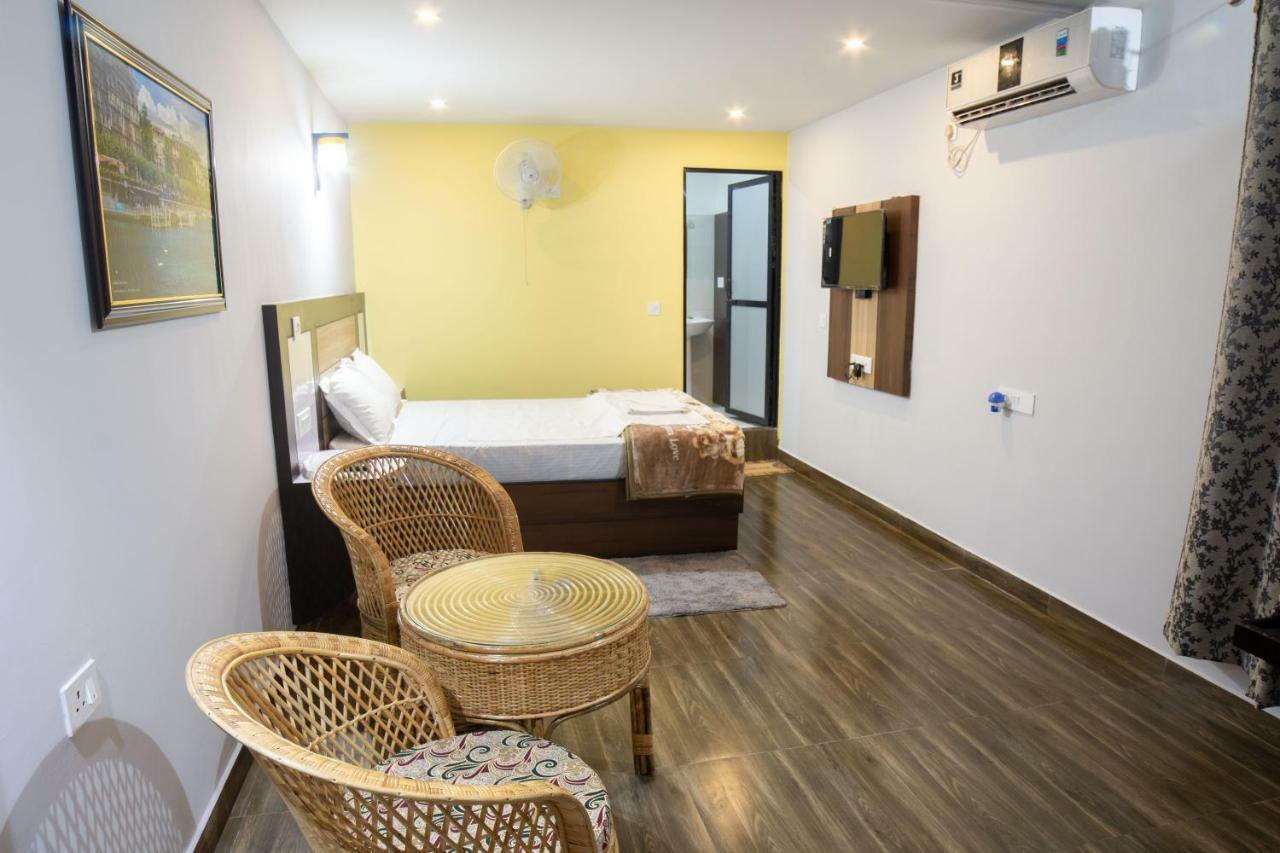Galaxy Guest House Bhairāhawā Buitenkant foto